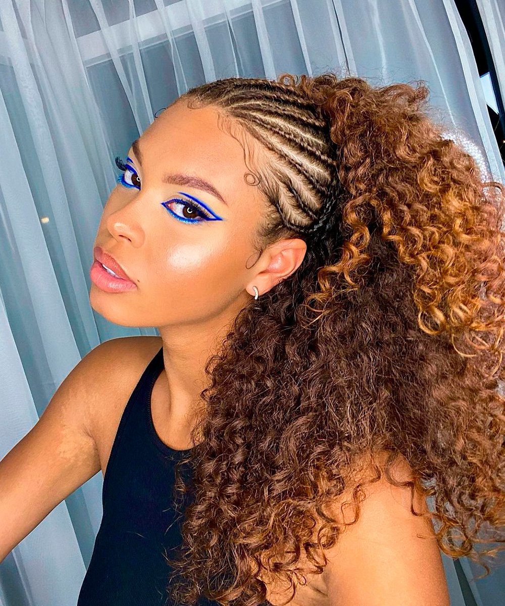 penteado elegante para madrinha cabelo cacheado