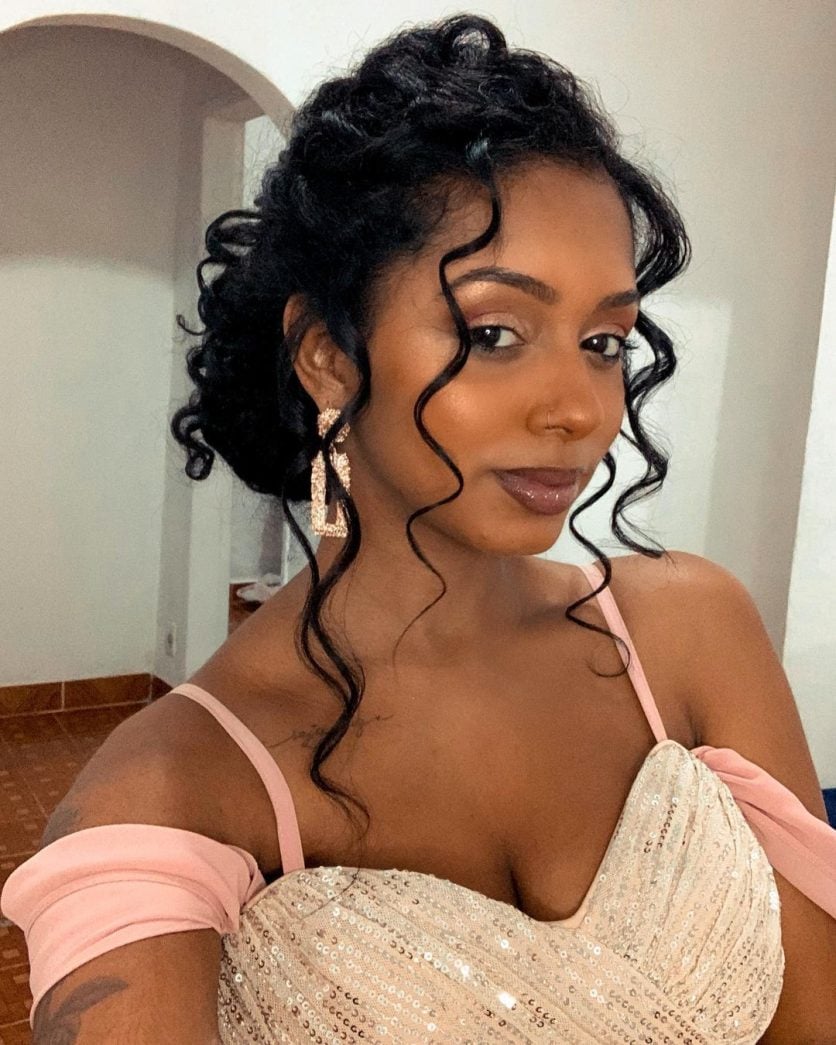 tendências penteados noiva 2025 cachos