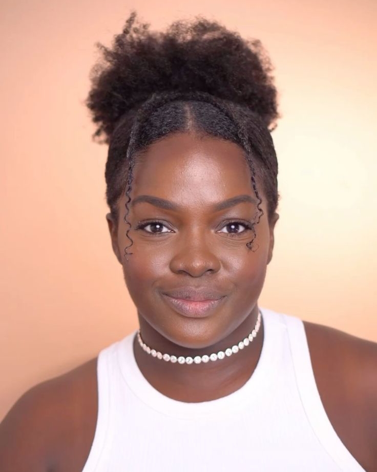 como fazer coque abacaxi em cabelo cacheado curto