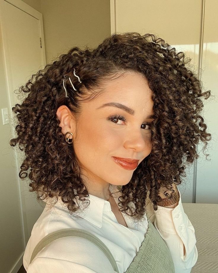 Produtos Essenciais para Finalizar Cabelos Cacheados Curtos