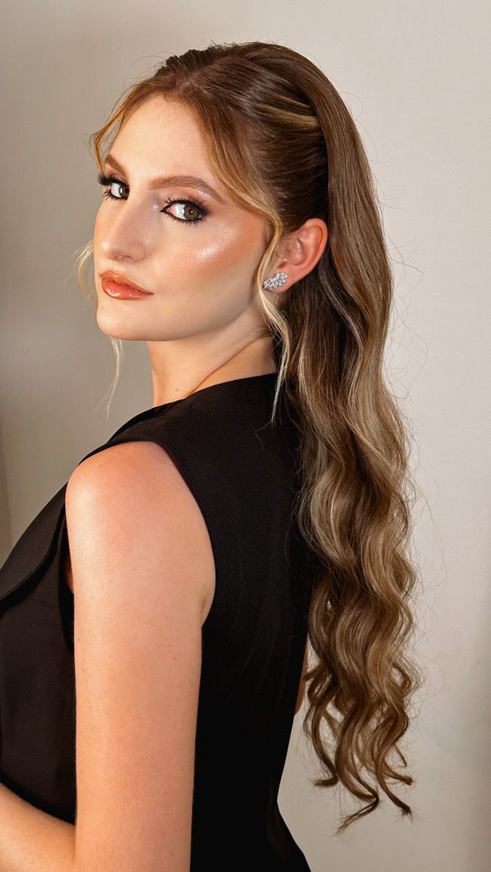 quanto custa um penteado de cabelo solto profissional