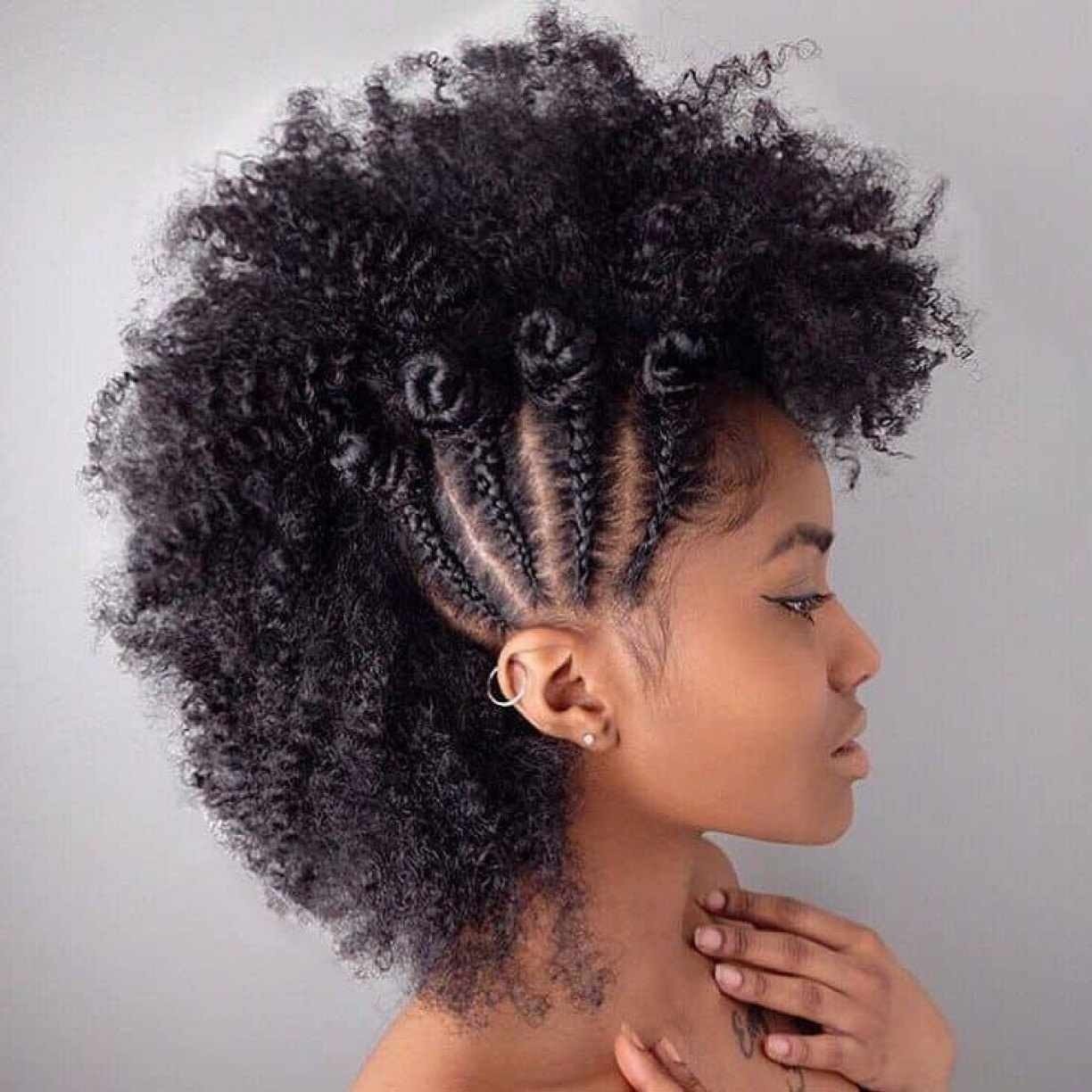 penteado de trança cabelo cacheado