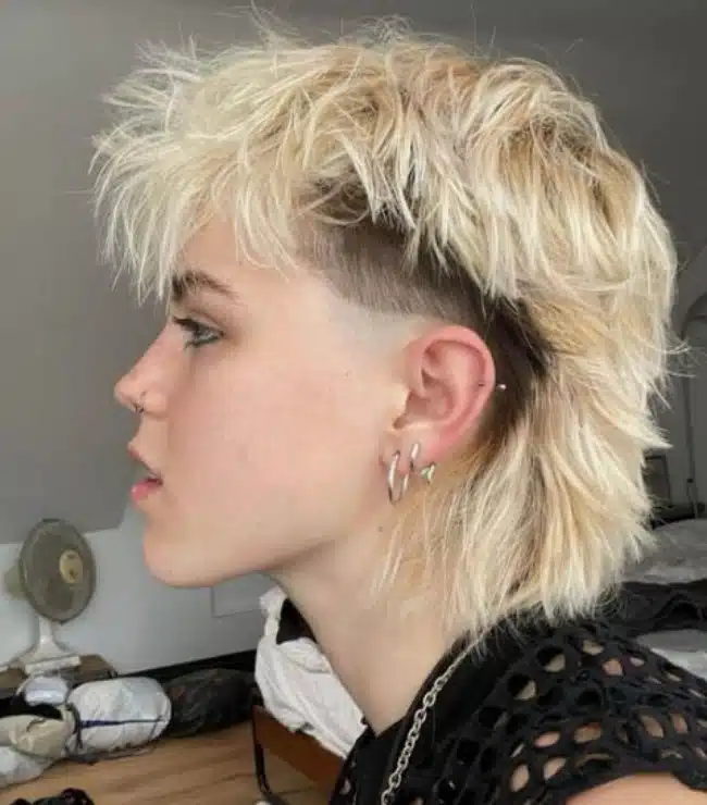 5 ideias de títulos:
1. Moicano Feminino: Guia Completo para Criar o Seu
2. Afro Moicano: Estilos Incríveis para Cabelos Crespos
3. Moicano com Tranças: O Guia Definitivo
4. Como Fazer um Moicano Masculino: Tutoriais e Inspirações
5. Moicano para Festas: Dicas e Truques para um Look Sofisticado