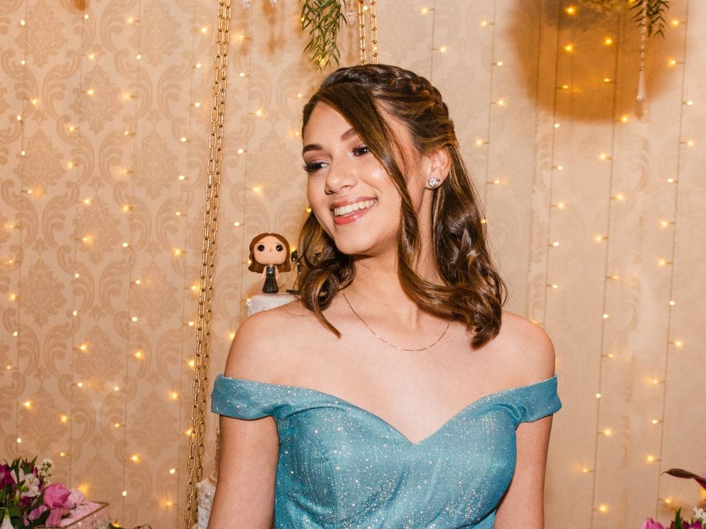 Como Adaptar Penteados para Diferentes Tipos de Cabelo em Festas de 15 Anos