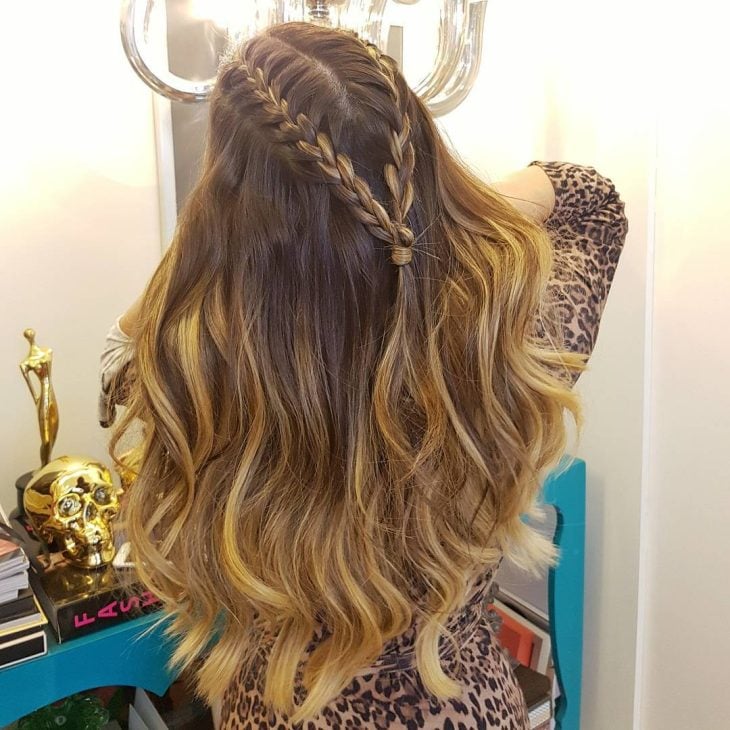 Do Clássico ao Moderno: Escolhendo o Penteado Perfeito para sua Festa de 15 Anos