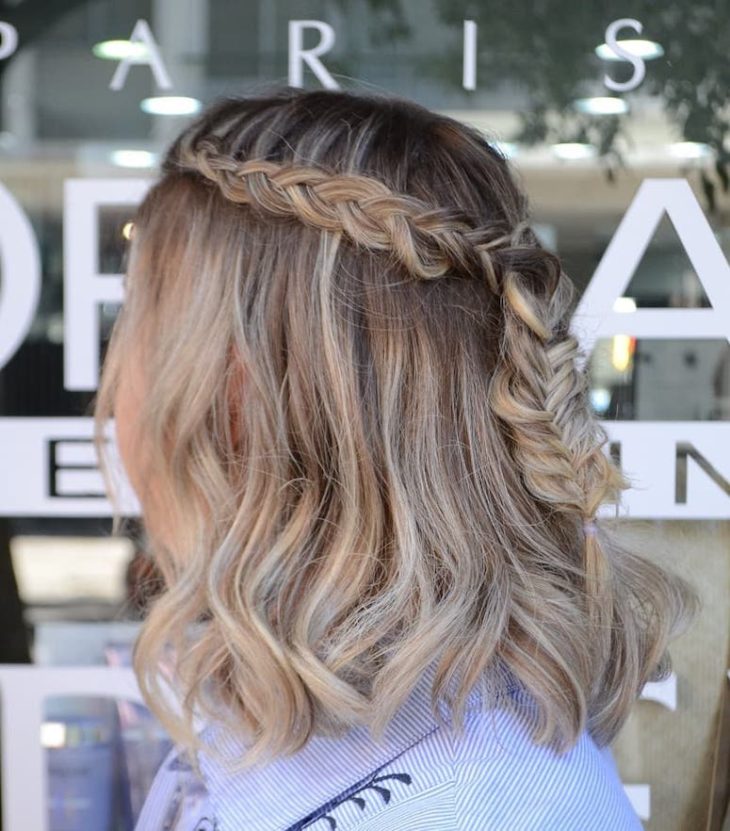 5 Títulos para Posts sobre Penteados em Cabelo Médio:
1. Cabelo Médio: As 5 Tendências de Penteados que Vão Dominar 2025/2026
2. Do Dia a Dia à Festa: Penteados Incríveis para Cabelos Médios
3. Long Bob e Outros Cortes que Rejuvenescem: Descubra os Segredos
4. Aprenda a Fazer Ondas Naturais no Cabelo Médio Sem Calor
5. Coques Esculturais e Tranças Nagô: Penteados Statement para Cabelos Médios