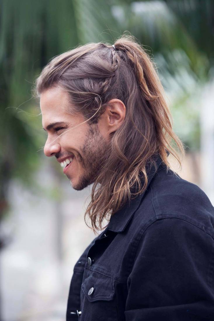 Man Bun com Fade: O Penteado Masculino que Nunca Sai de Moda