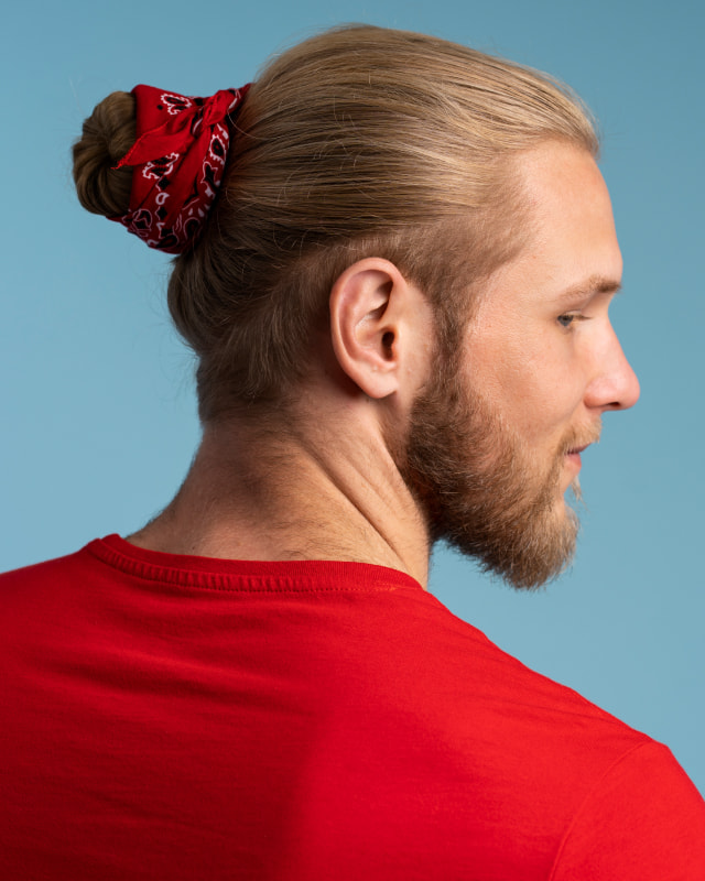 Man Bun com Fade: O Penteado Masculino que Nunca Sai de Moda