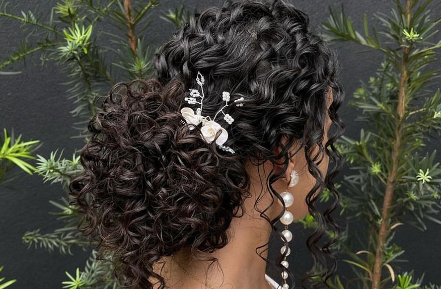 penteados para cabelo cacheado casamento