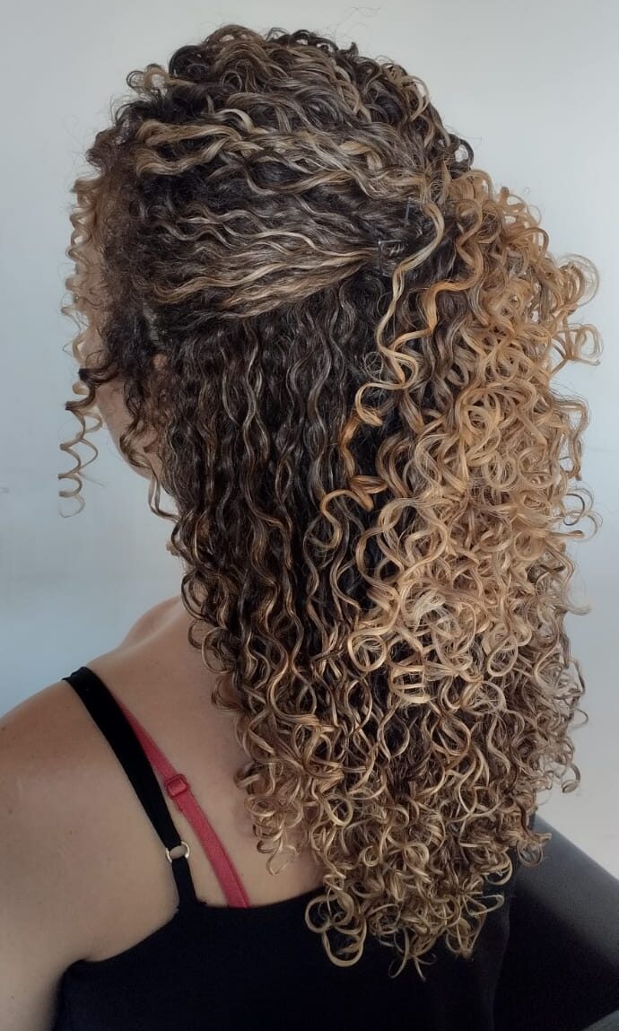penteados rápidos cabelo cacheado curto