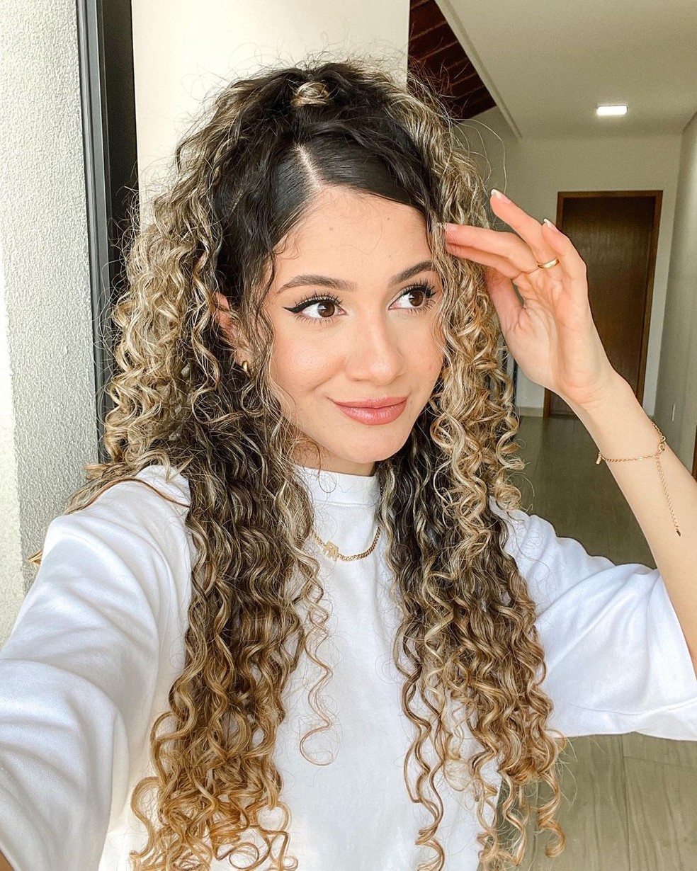 penteados para formatura cabelo cacheado