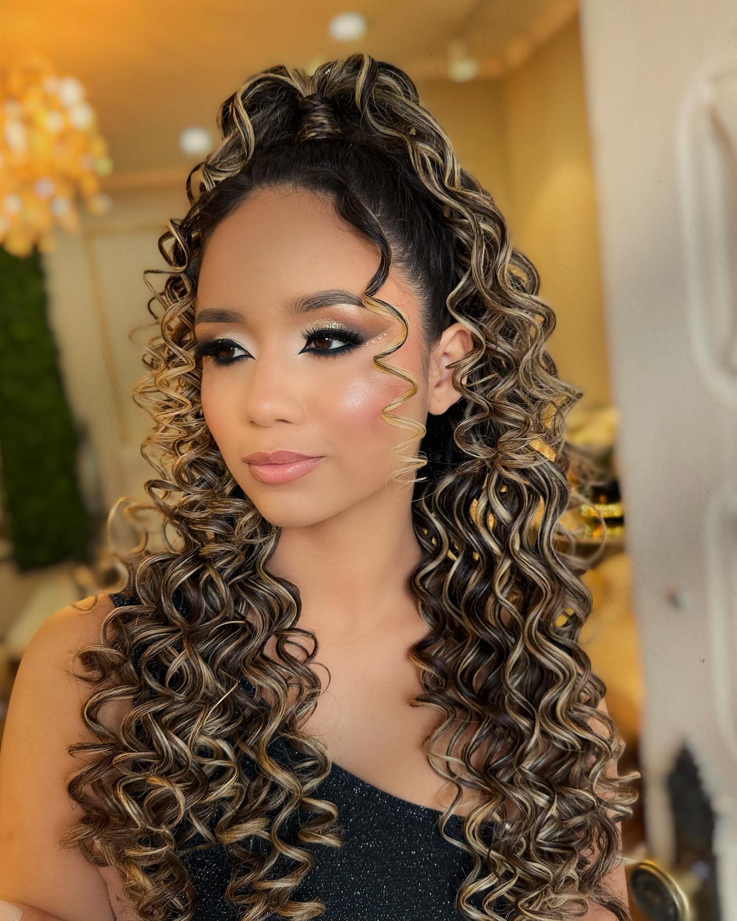 erros comuns penteados cabelo cacheado formatura