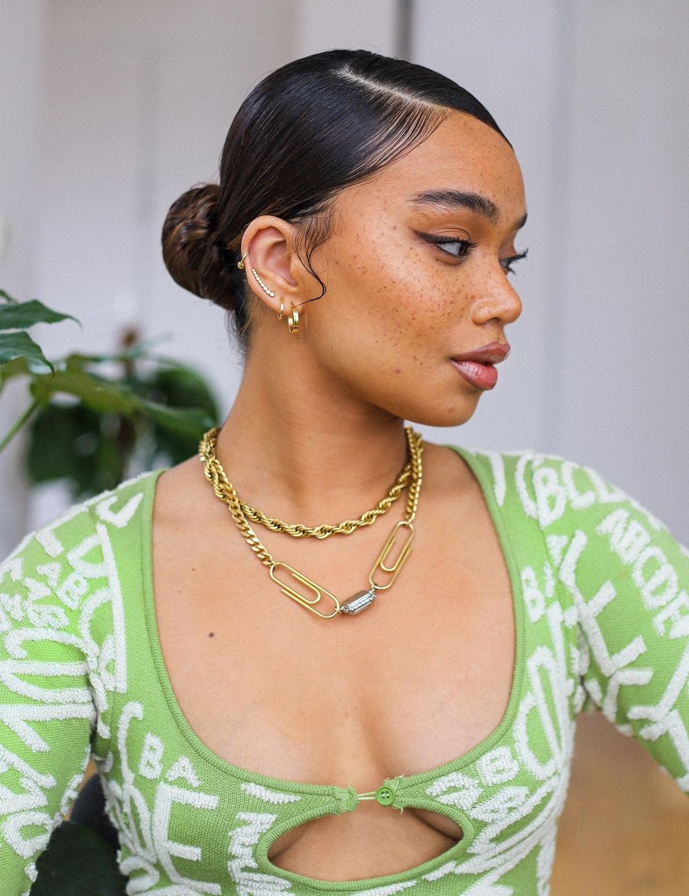 O Guia Definitivo do Coque Meio Preso para Cabelos Curtos