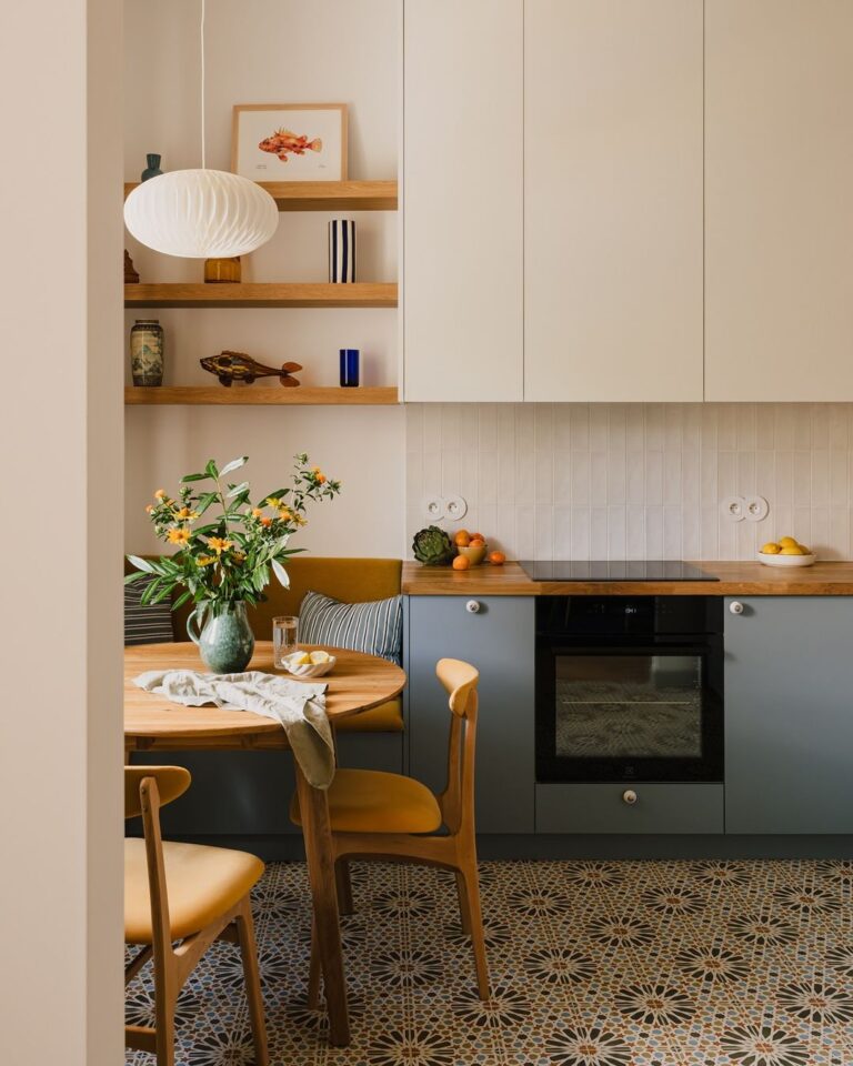 pequeno armario de cozinha