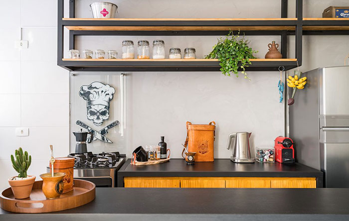 pequeno armario de cozinha