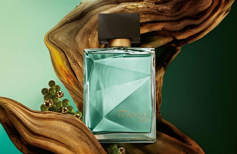 perfume floral amadeirado