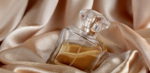 5 ideias de títulos:
1. Descubra o Poder de L'Interdit: A Fragrância que Define a Elegância
2. Natura Essencial Único: A Essência da Mulher Brasileira em um Frasco
3. Comparativo: Givenchy L'Interdit vs. Natura Essencial Único - Qual o Seu Favorito?
4. Guia Completo de Notas Olfativas: Entendendo os Perfumes Femininos
5. Como Escolher o Perfume Feminino Ideal para Cada Ocasião