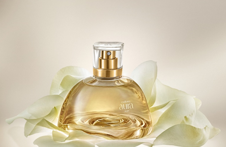 O Poder das Notas Olfativas: Desvendando os Segredos dos Perfumes Femininos