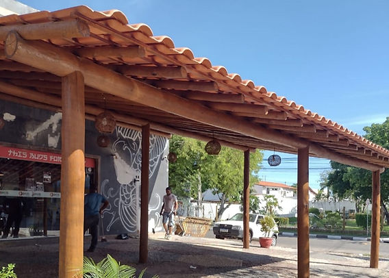 Pergolado de eucalipto para jardim