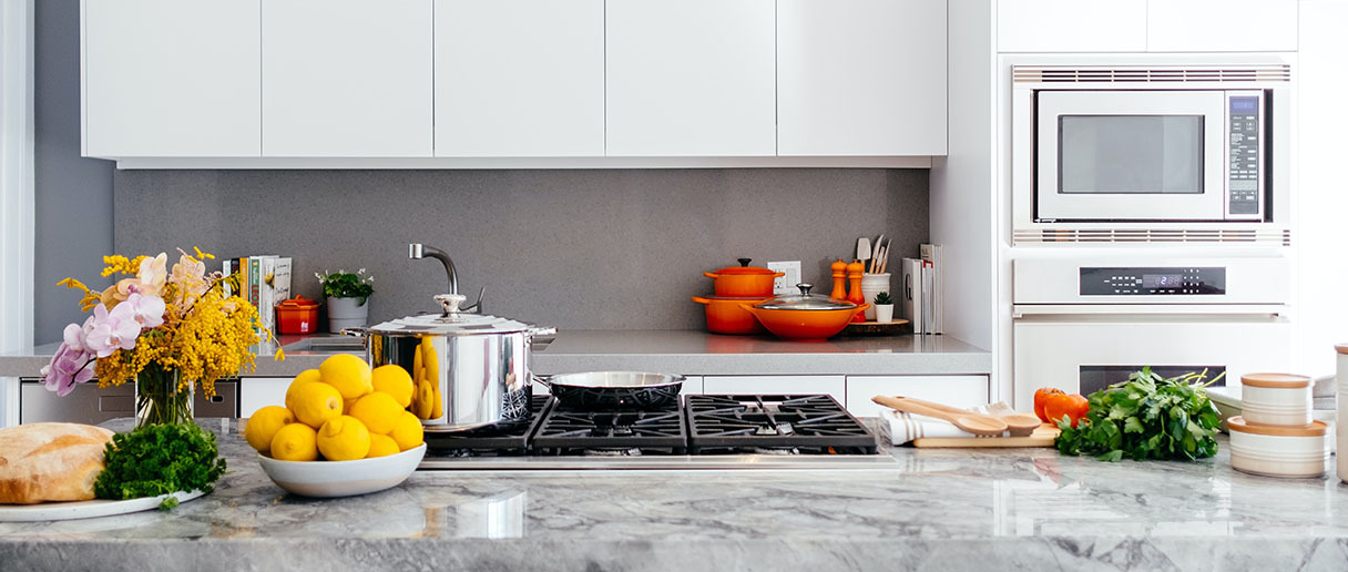 como limpar bancada de cozinha com pia esculpida