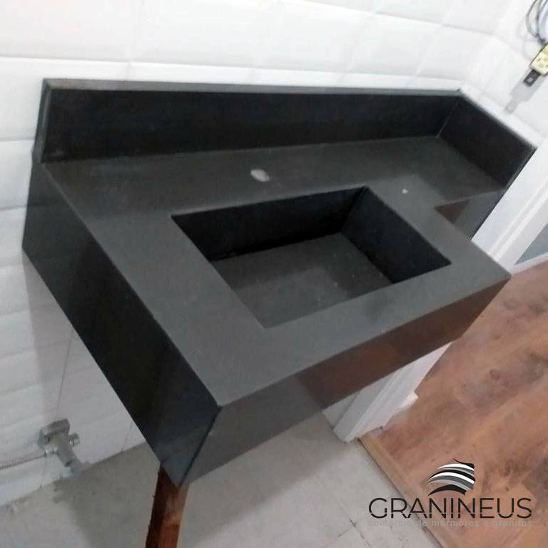 pia esculpida em granito