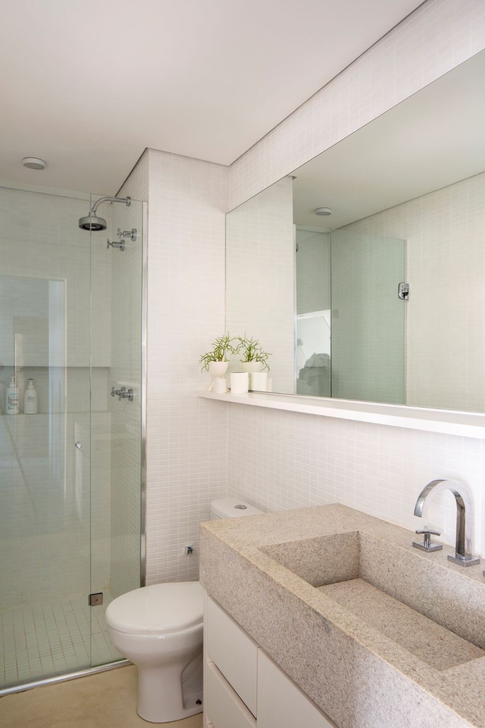 pia esculpida em granito