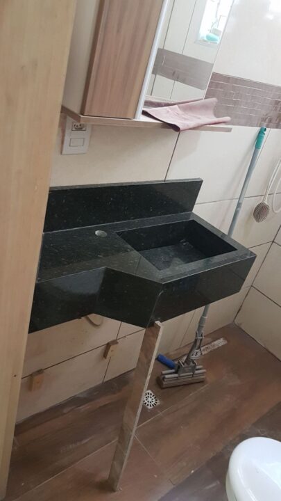 pia esculpida em granito