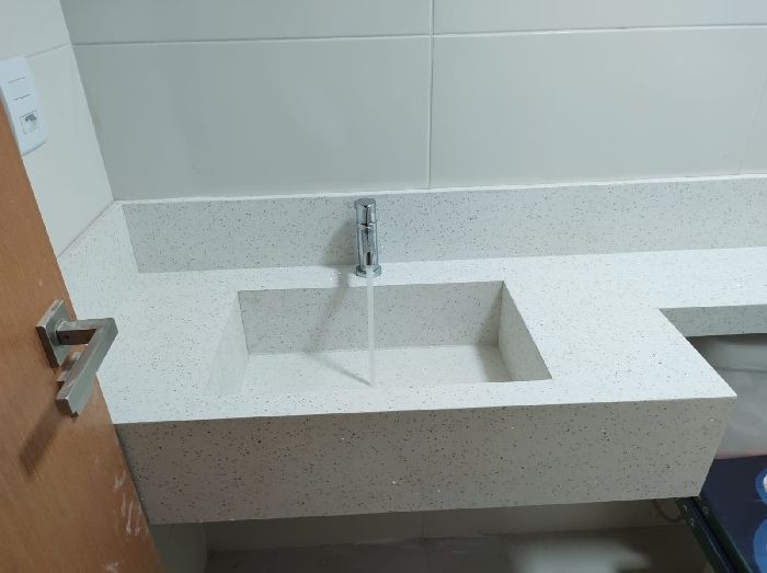 pia esculpida em granito