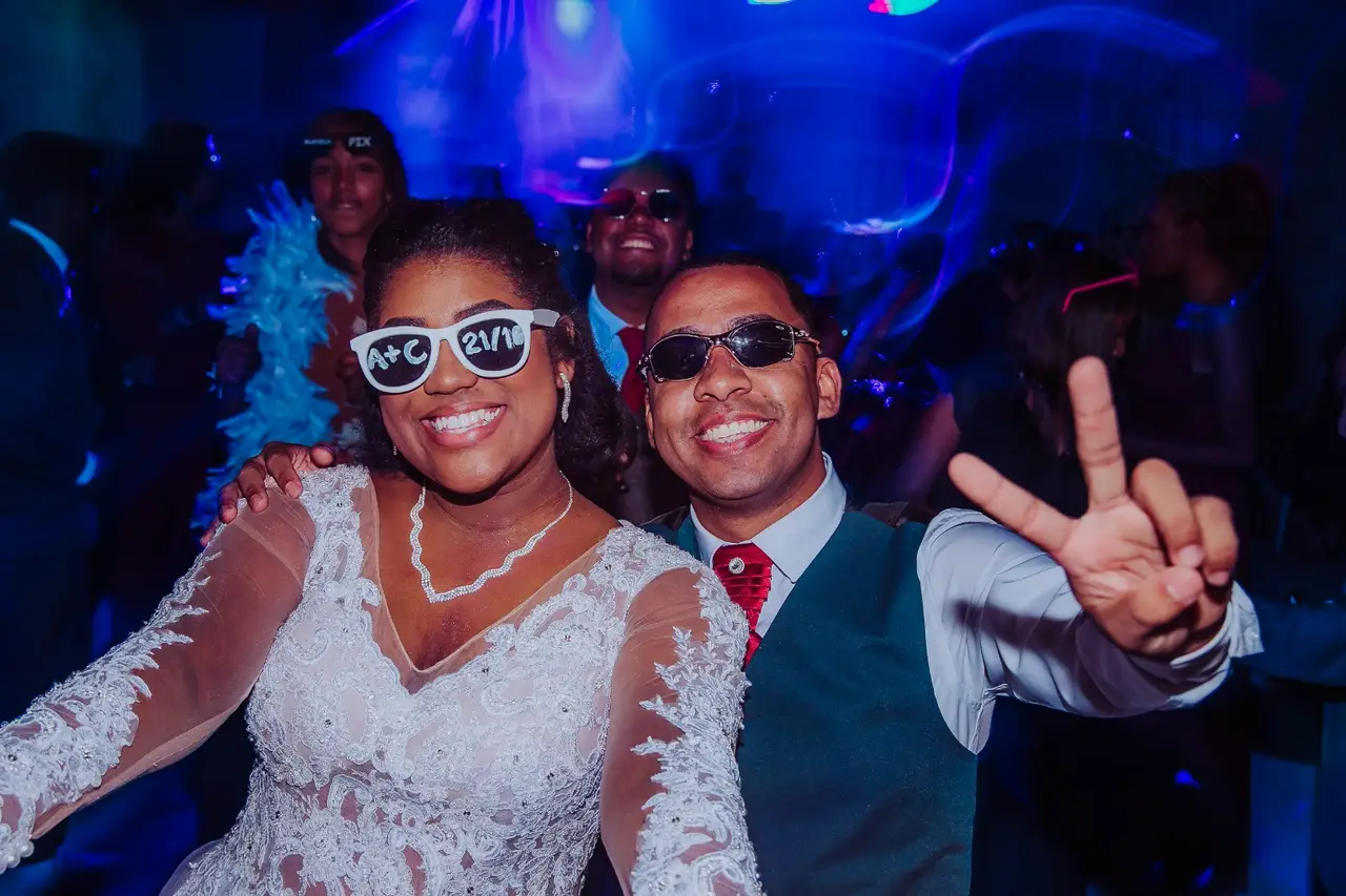 5 ideias de títulos:
1. Guia Completo: Como se Tornar um Piadista de Sucesso
2. Os Segredos dos Grandes Comediantes: Aprenda com os Melhores
3. Do Palco para a Vida: Desenvolvendo seu Talento Cômico
4. Dicas Práticas para Criar Piadas Engraçadas e Memoráveis
5. Onde Encontrar Inspiração e Cursos para Humoristas Iniciantes