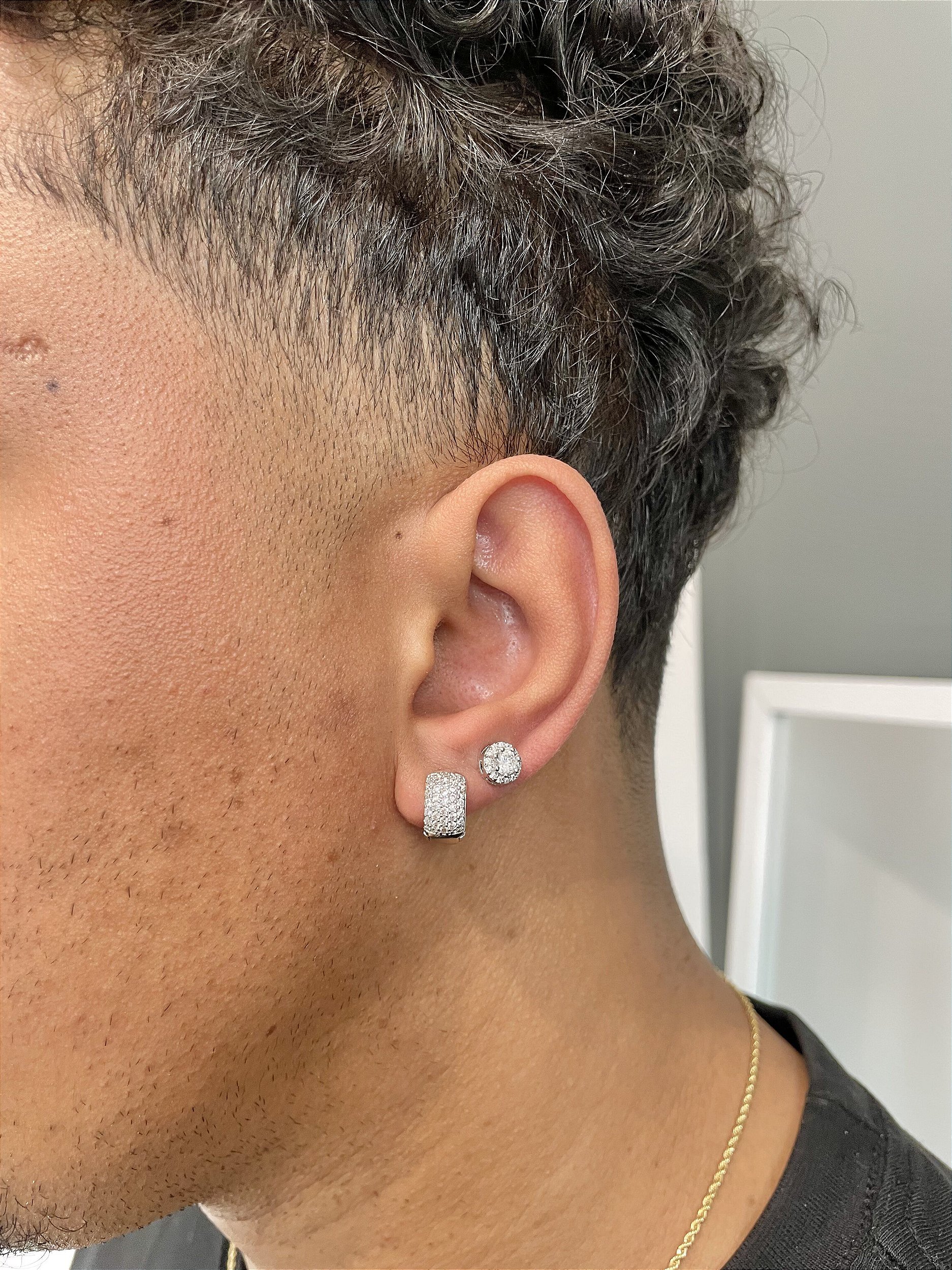 Piercing de cartilagem masculino