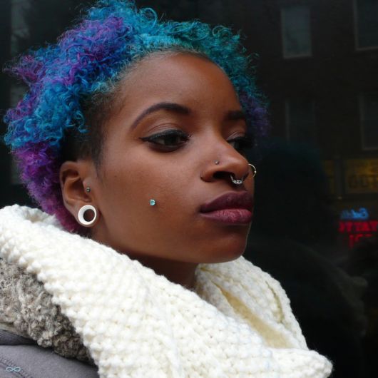 piercing na bochecha