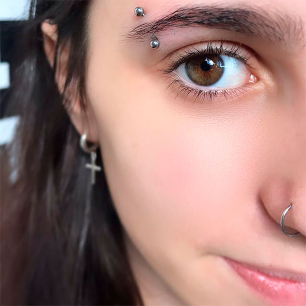 piercing na sobrancelha masculino