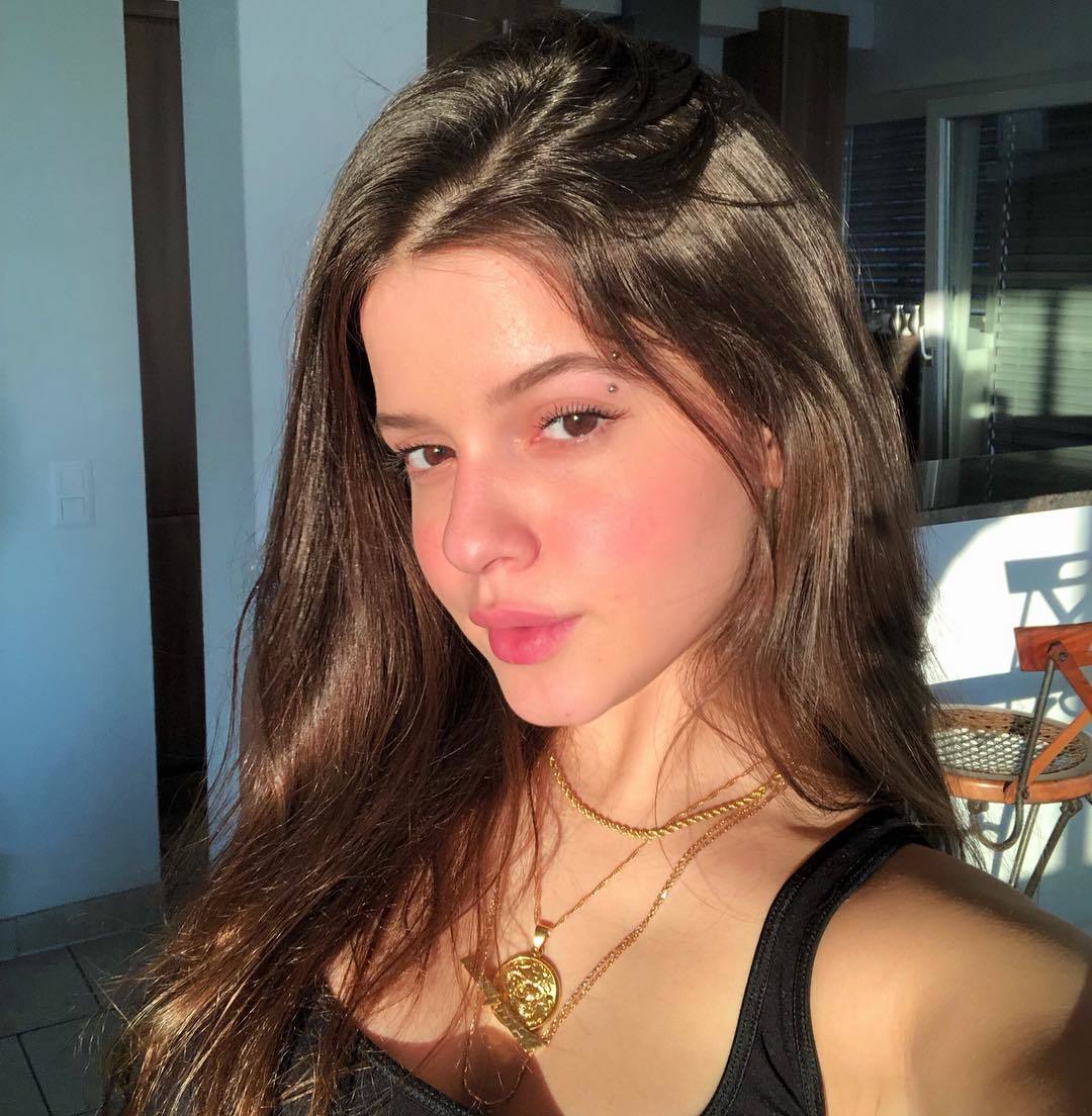 piercing na sobrancelha curvo