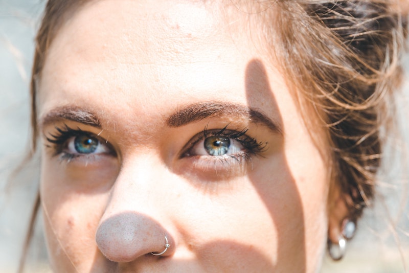 cicatrização piercing sobrancelha