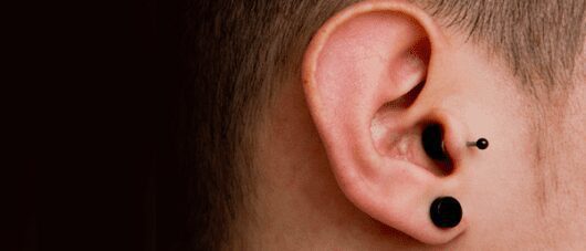 piercing orelha cartilagem masculino