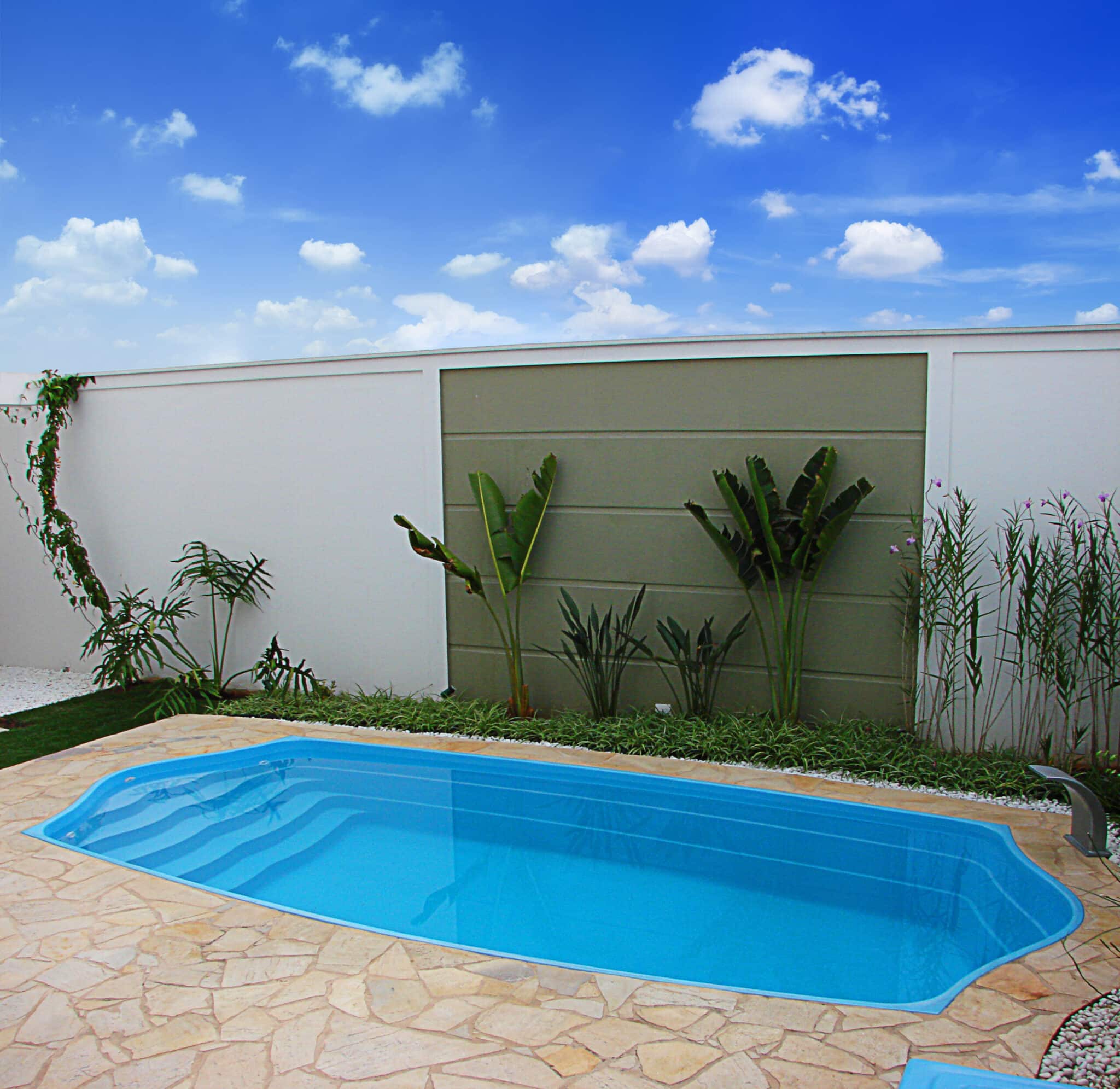 5 ideias de títulos:
1. Guia Completo: Escolhendo a Piscina Mor Ideal para Sua Família
2. Piscina Mor 2000L vs. 9000L: Qual a Melhor Opção para Seu Espaço?
3. Montagem e Manutenção da Piscina Estrutural Mor: Dicas Essenciais
4. Diversão Garantida: Acessórios Indispensáveis para sua Piscina Mor
5. Piscina Mor: Segurança e Durabilidade para Momentos Inesquecíveis