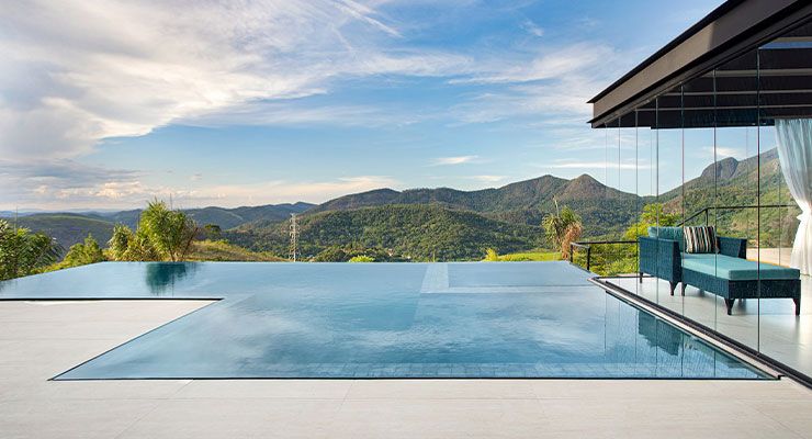 Piscina de Borda Infinita: Guia Completo de Custo e Orçamento