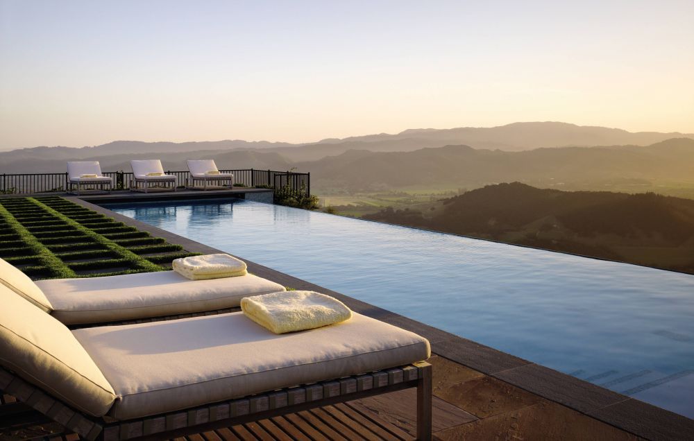 Como Funciona uma Piscina de Borda Infinita: Entenda a Engenharia por Trás do Efeito Visual