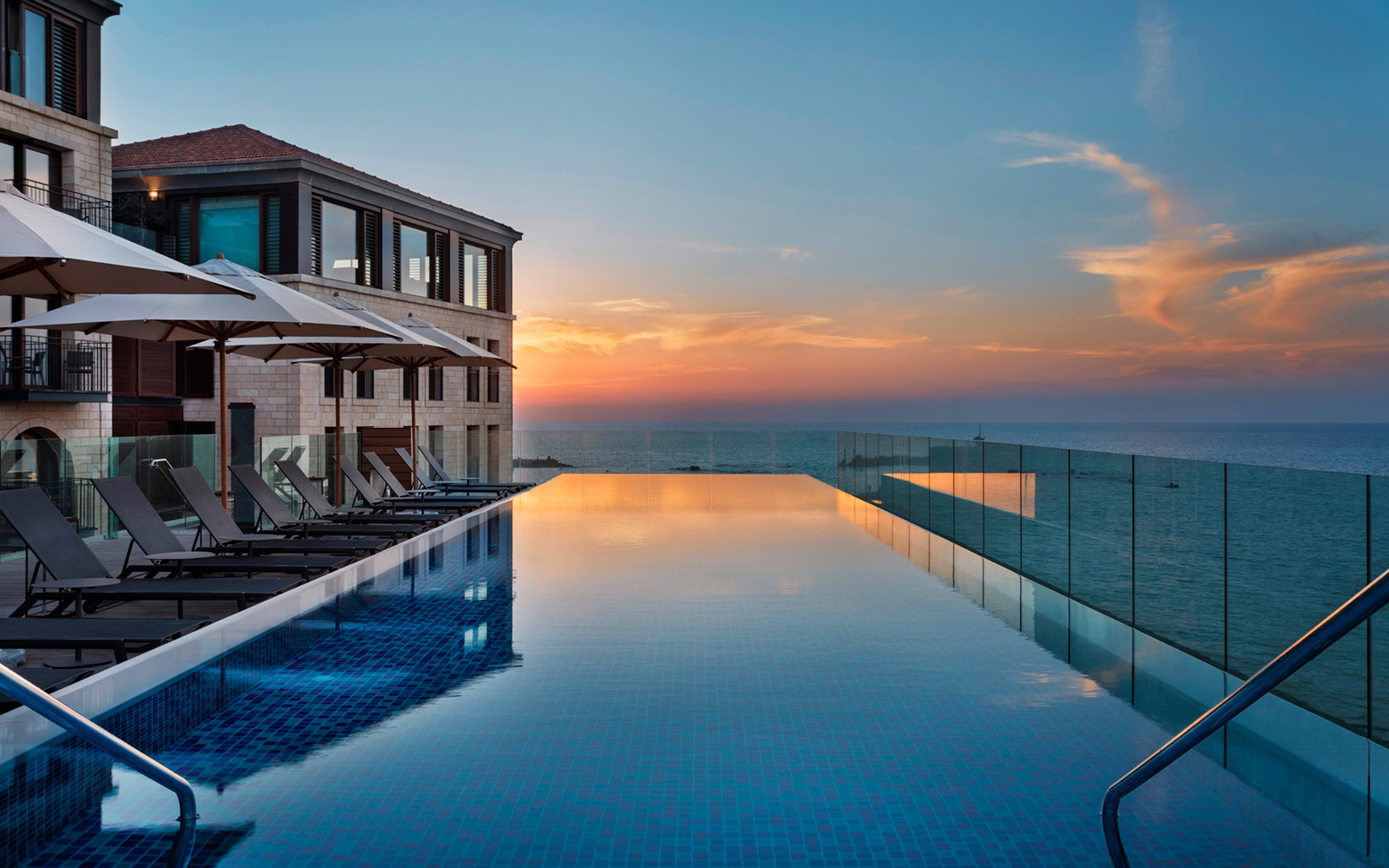 Piscina de Borda Infinita: Guia Completo de Custo e Orçamento