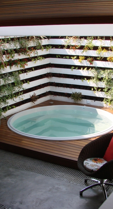 5 ideias de títulos:
1. Grama Natural vs. Sintética: Qual a Melhor para Sua Piscina?
2. Dicas Essenciais de Paisagismo para Áreas de Piscina com Gramado
3. Como Evitar que a Grama Contamine a Água da Piscina?
4. Grama Sintética na Piscina: Vantagens