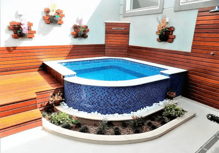 piscina de fibra com deck vs piscina de vinil com deck