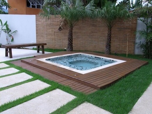piscina de fibra com deck vs piscina de vinil com deck