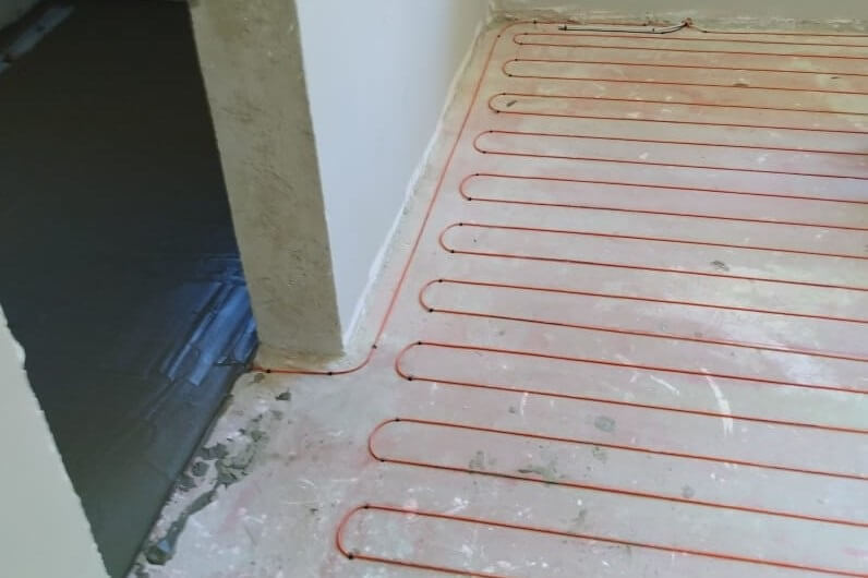 Como Escolher o Piso Aquecido Ideal para Sua Casa: Elétrico ou Hidrônico?