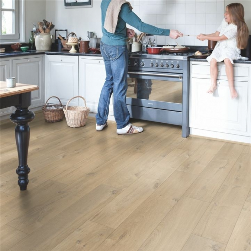 Piso Laminado vs. Porcelanato: Qual a Melhor Escolha para sua Cozinha?