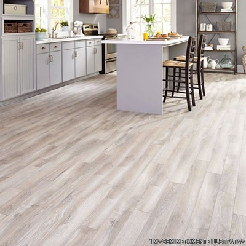 Piso Vinílico na Cozinha: Uma Alternativa à Prova D'água?