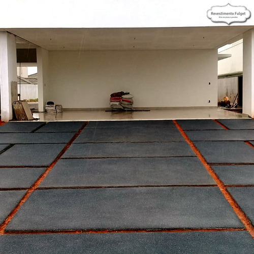 Piso epóxi vs. porcelanato líquido: Qual o melhor para sua garagem?