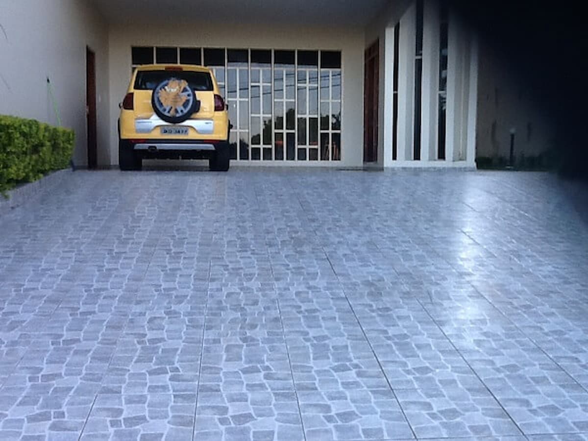 Manutenção e limpeza de pisos de garagem: Dicas essenciais