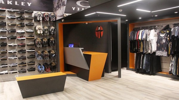 Piso vinílico vs. porcelanato: qual o melhor para sua farmácia?