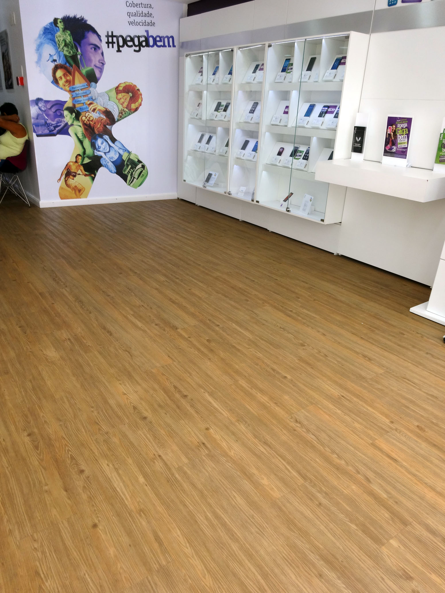 Guia completo de manutenção para pisos comerciais de alto tráfego