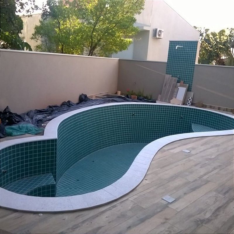 Bordas de Piscina de Fibra: Opções e Dicas de Segurança